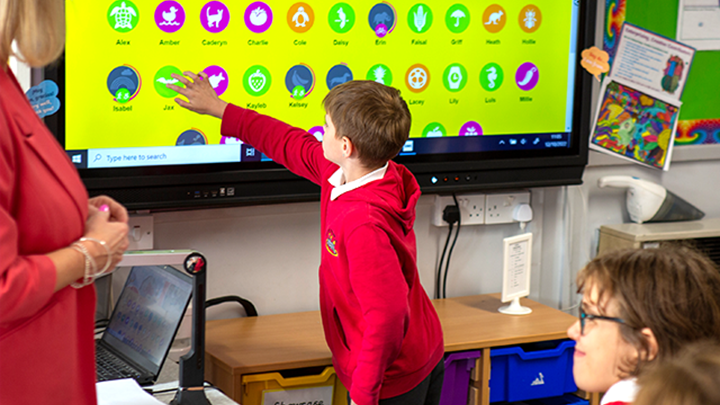 A pupil  using WOW Travel Tracker